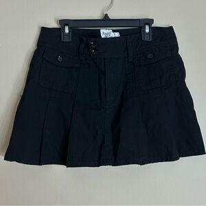 Princess Polly preppy casual Black Mini Skirt size 4 ruffle skirt